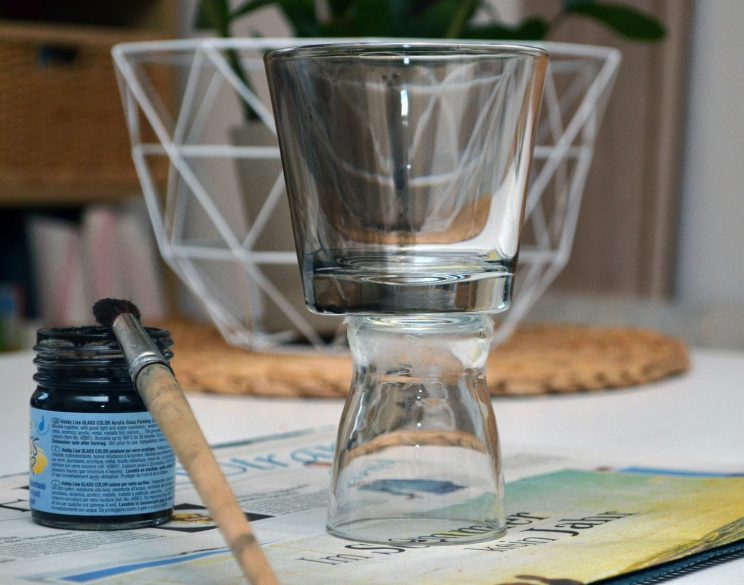 Teelicht in matt und metallic - Votivlicht aus alten Gläsern selber machen